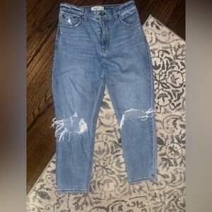 Abercrombie & Fitch The Mom High rise jeans curve love distressed 28/ 6 regular